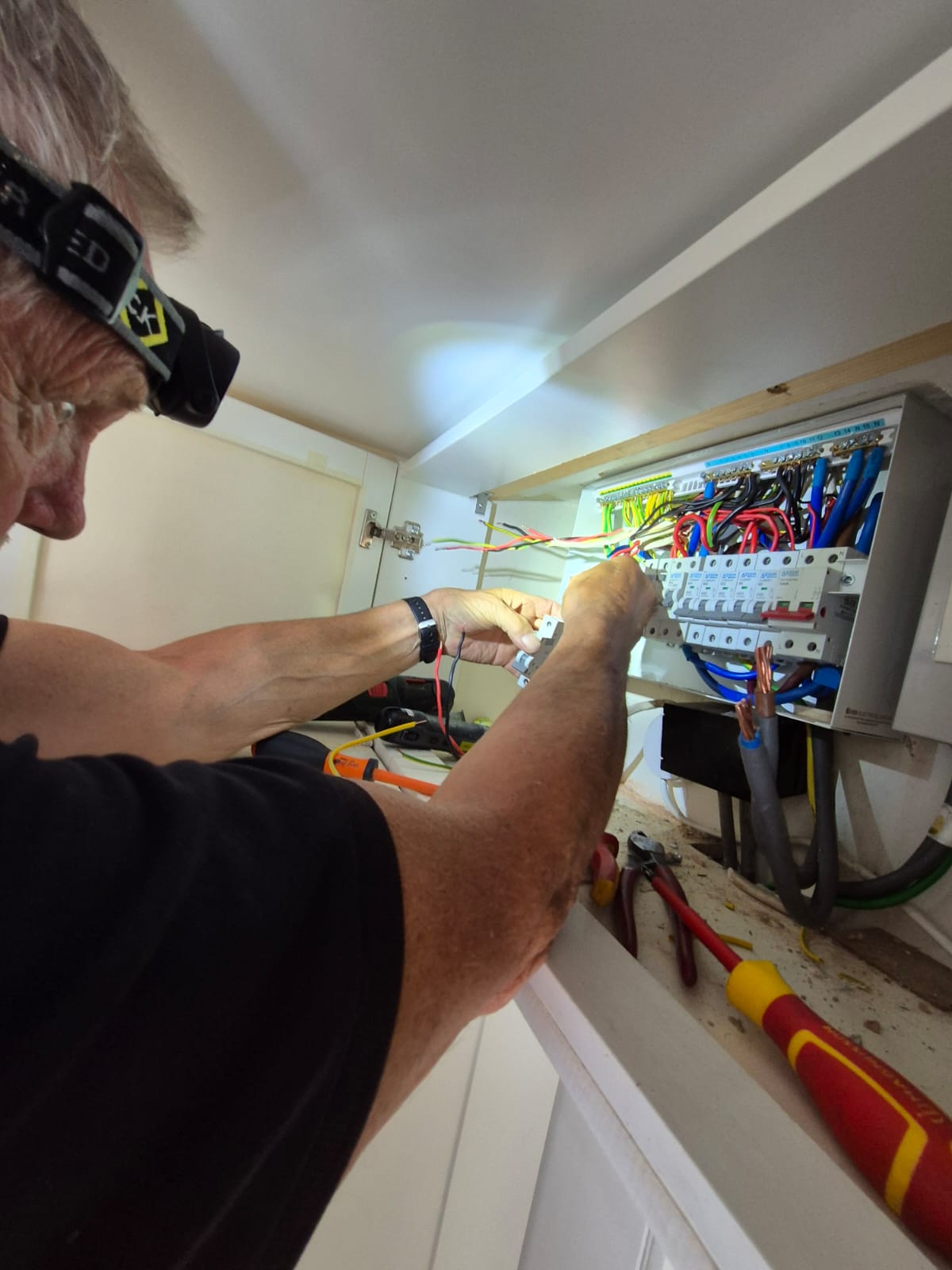 Why choose JS Emergency Electricians Horsham